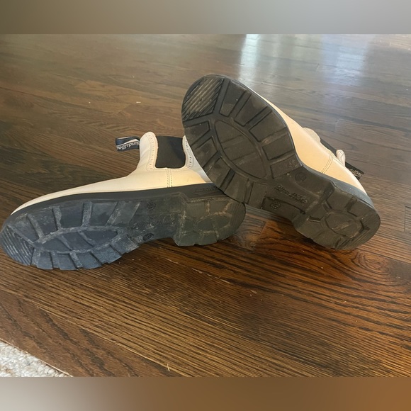 Blundstone High Top Chelsea Boots in Pearl - Picture 2 of 5